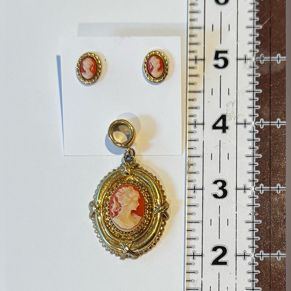 Elegant Gold and Red Cameo Jewelry Set